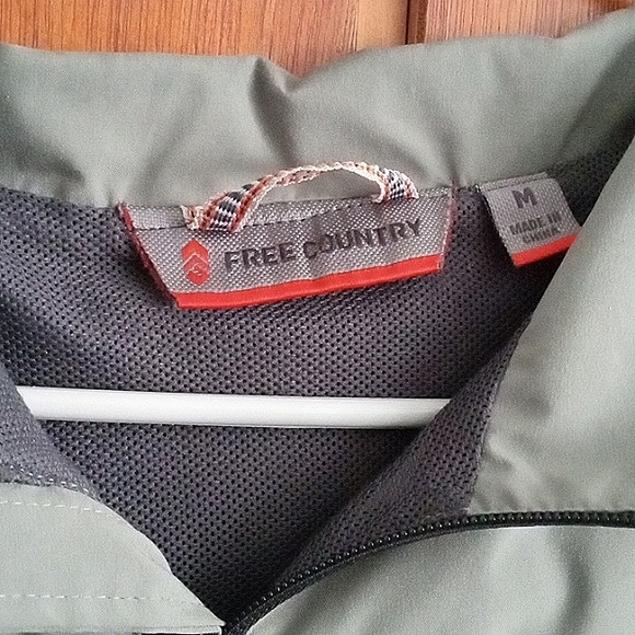 Sleeveless Jacket - Picture 7 of 8